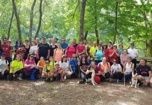 Arredor de 60 amantes do sendeirismo participan na xornada do Goza do Ulla en Boqueixón